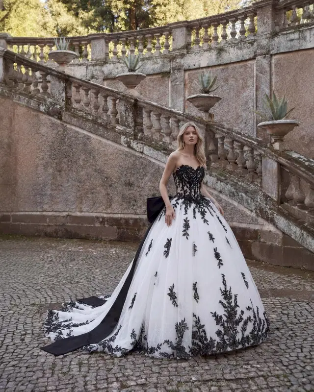 Aysha 63208 by Veni Infantino: Ball Gown silhouette, sweetheart neckline, sleeveless, tulle