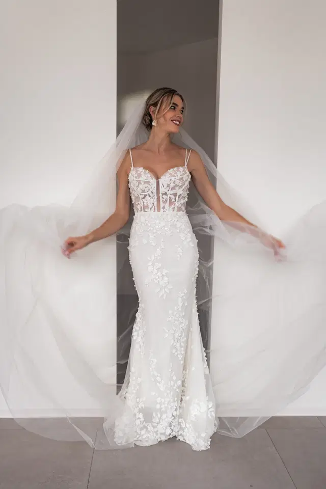 Evy by Fan Xia: Fit & Flare silhouette, semi sweetheart neckline, tulle