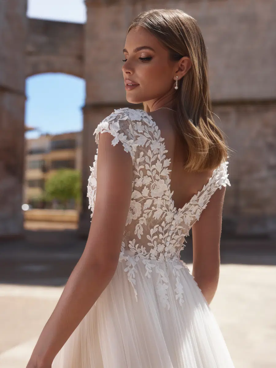 Rozalia by Bianco Evento - view 4 of 4