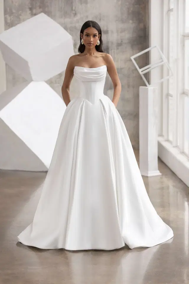Flandria by Jarice: Ball Gown silhouette, straight neckline, sleeveless, mikado