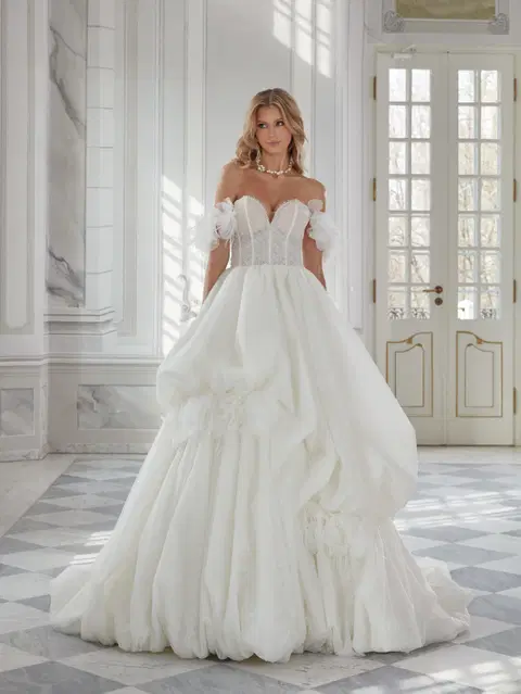 Nancy wedding dress by Vanilla Sposa, ball gown, lace