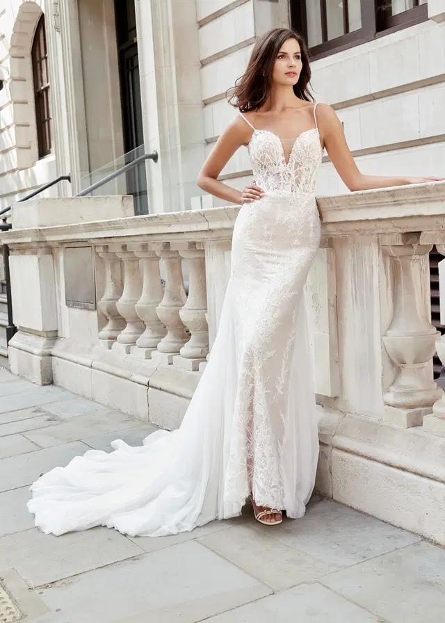 JUDI DENCH by Dando London: Mermaid silhouette, sweetheart neckline, sleeveless, lace
