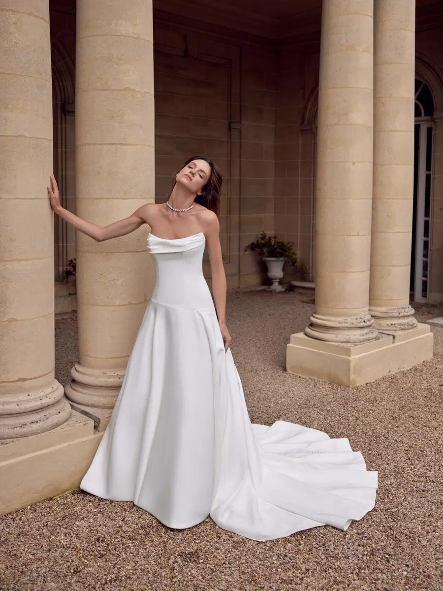 Miranda by Justin Alexander: A-Line silhouette, straight neckline, sleeveless, mikado