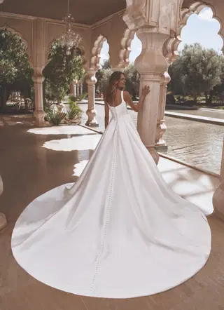 Vee by Enzoani - view 6 of 10