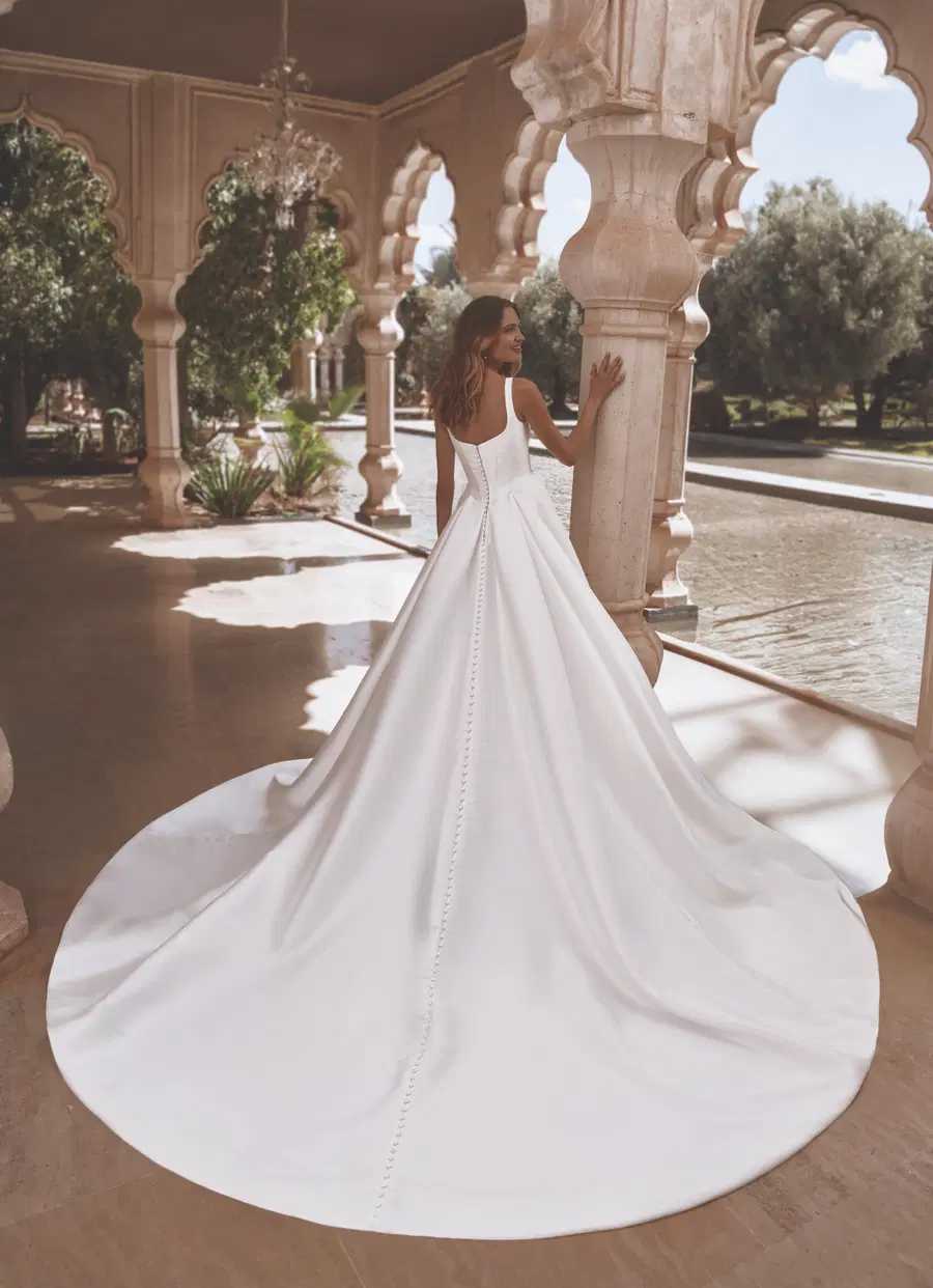 Vee by Enzoani - view 6 of 10