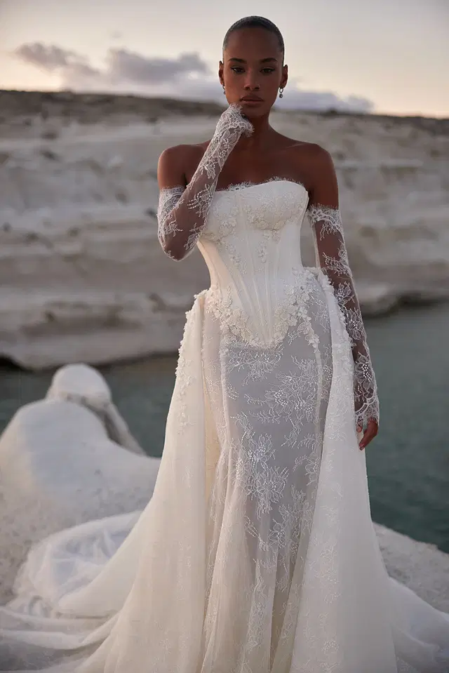 Milos by Eva Lendel - view 2 of 3