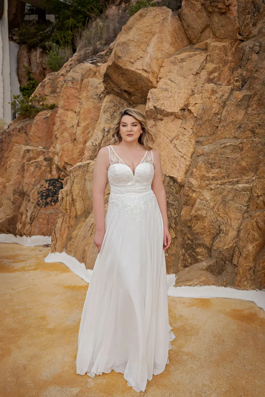 LB239 by Lohrengel: A-Line silhouette, deep V-neck neckline, sleeveless, lace