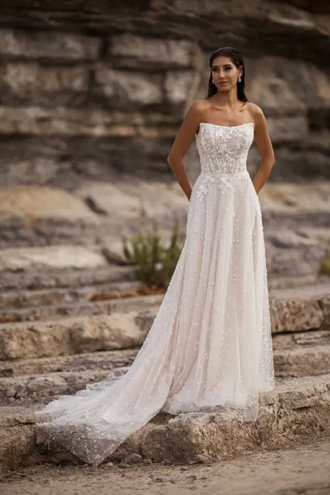Style 27411 wedding dress by Très Chic, A-line, tulle