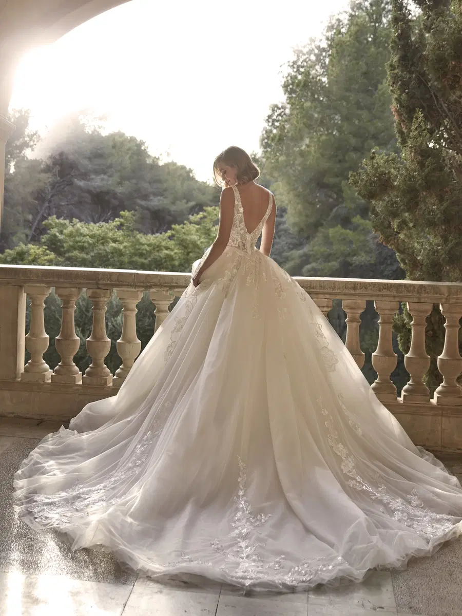 ALLUETTE by Pronovias Privée - view 3 of 4