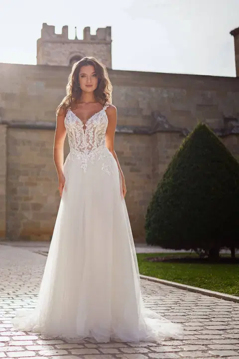Style 27612 wedding dress by Très Chic, A-line, tulle