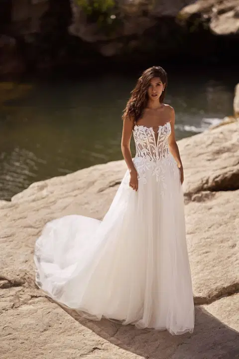 Style 27419 wedding dress by Très Chic, A-line, tulle