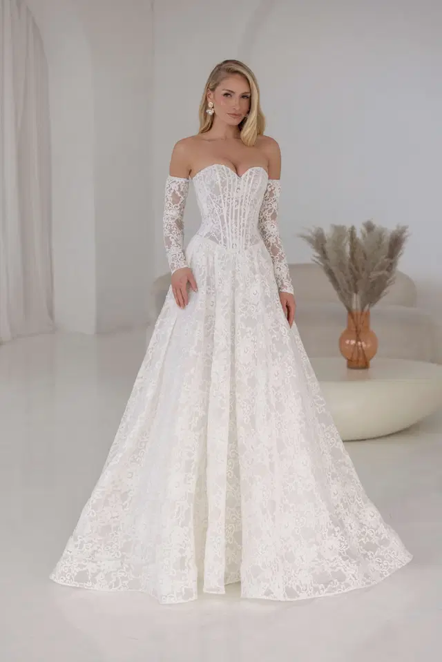 Kwin by Jarice: Ball Gown silhouette, sweetheart neckline, sleeveless, chantilly