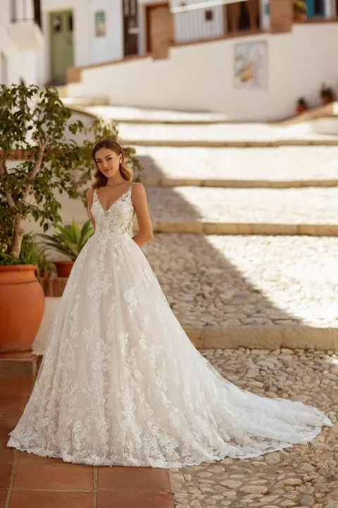 Style 8250 wedding dress by Monica Loretti, A-line, lace
