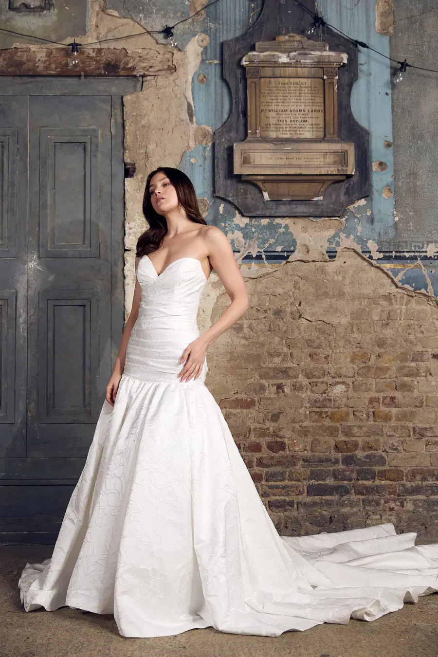 Maida Vale von Dando London: Ballkleid, Herz-Ausschnitt, Ärmellos, Brokat