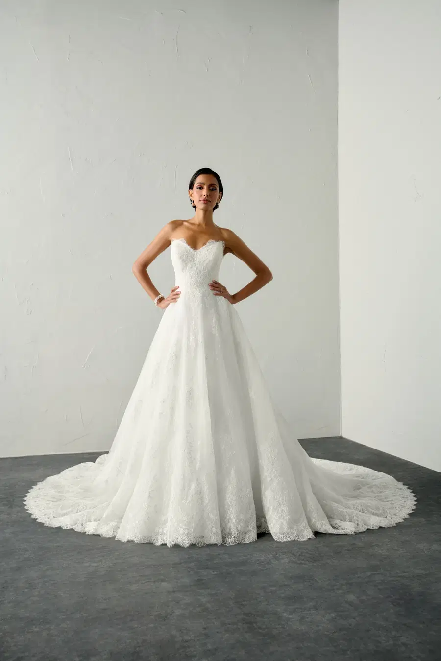 Draven by Justin Alexander Signature: Ball Gown silhouette, sweetheart neckline, sleeveless, lace