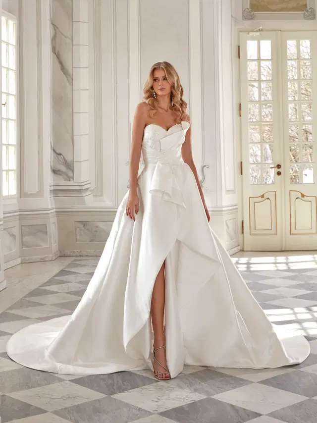 Karen by Vanilla Sposa: A-Line silhouette, sweetheart neckline, mikado, chapel train