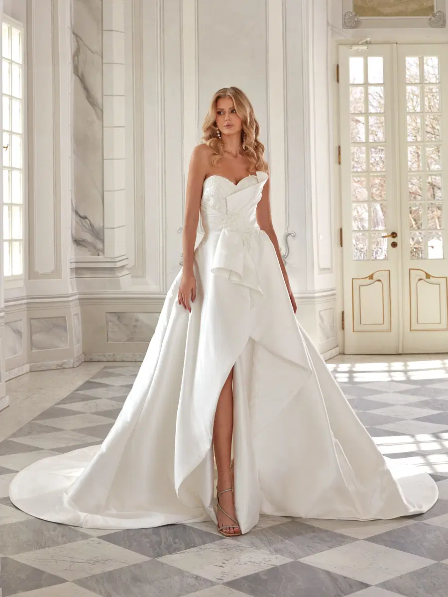 Karen by Vanilla Sposa: A-Line silhouette, sweetheart neckline, mikado, chapel train