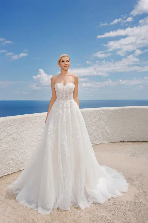 Style B2407 wedding dress by Amera Vera, ball gown, tulle