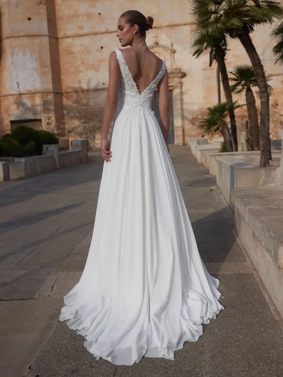 Camelia by Bianco Evento - view 2 of 4