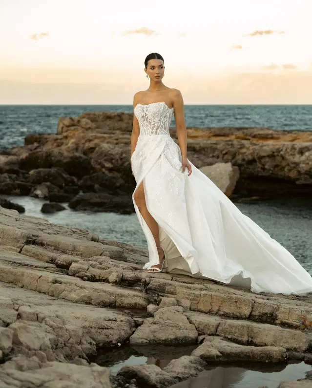 Delphine by Amo & Luv: Trumpet silhouette, sweetheart neckline, sleeveless, lace
