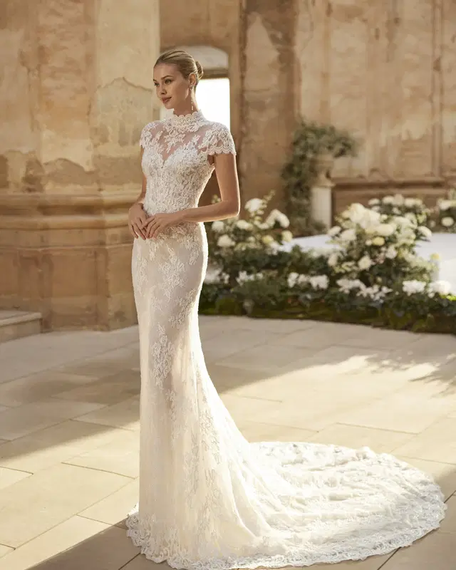 Marsella by Aire Barcelona: Straight silhouette, illusion neckline, cap sleeves, lace