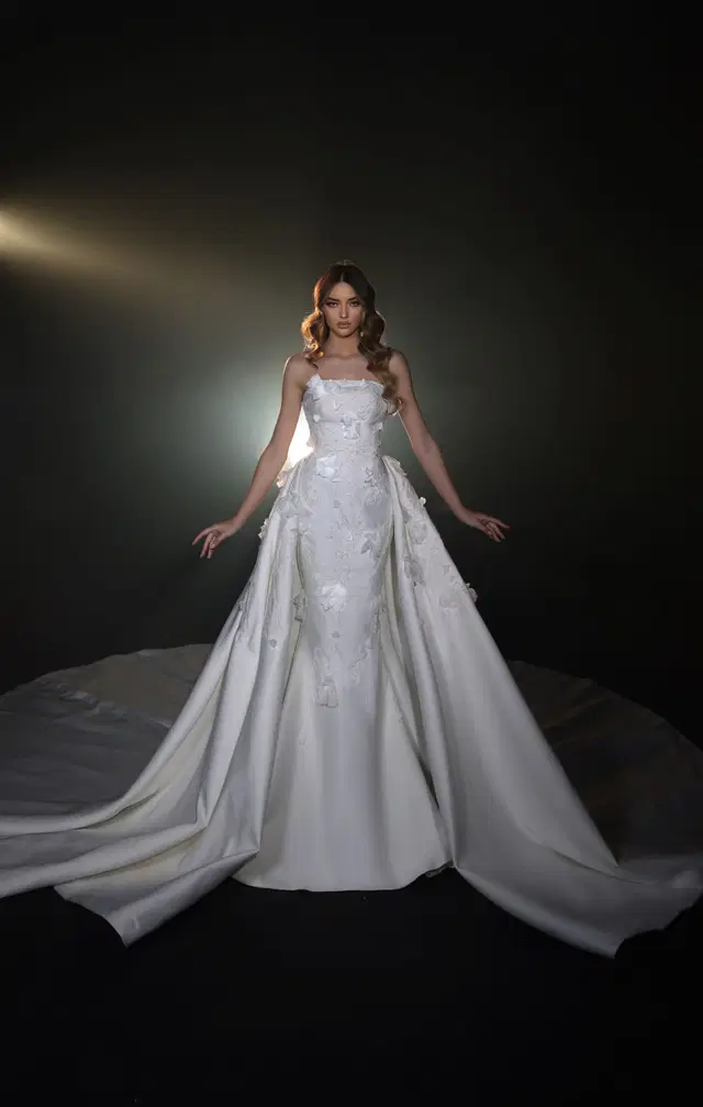 R 24-010 by Ricca Sposa: Mermaid silhouette, square neckline, sleeveless, satin