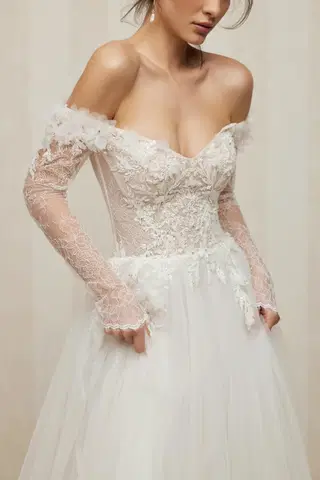 Noemi by Anne Mariée - view 3 of 4