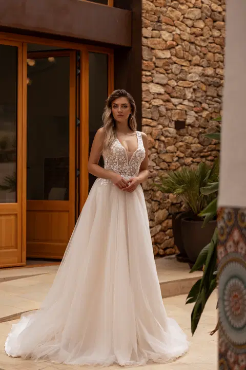 Ayla wedding dress by Laue, A-line, tulle