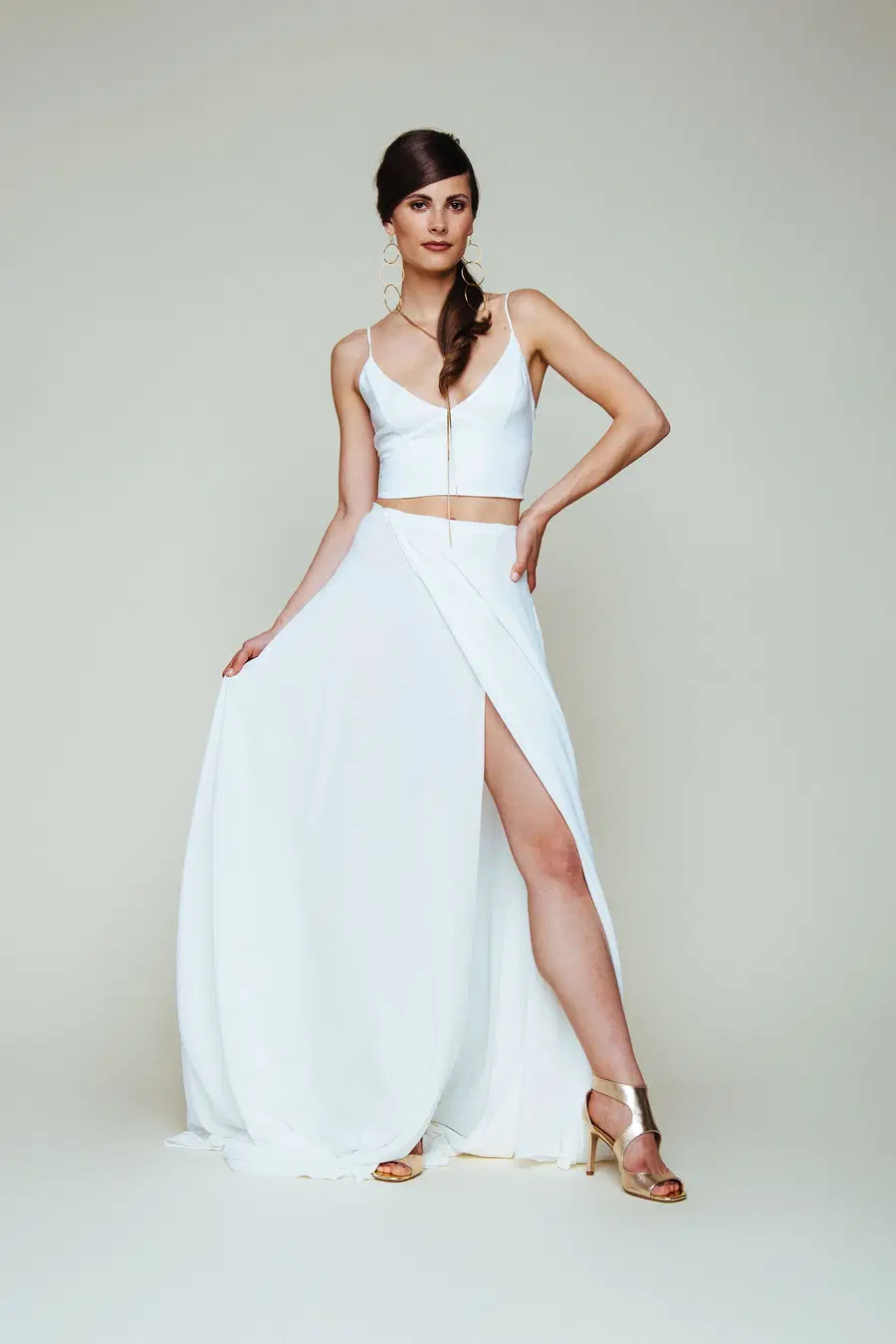 Wickelrock S-1068 by KUESS die BRAUT: Two-Piece silhouette, V-neck neckline, sleeveless, chiffon