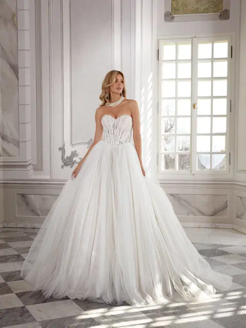 Kiana wedding dress by Vanilla Sposa, ball gown, lace