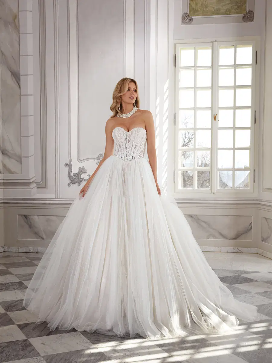 Kiana by Vanilla Sposa: Ball Gown silhouette, sweetheart neckline, sleeveless, lace