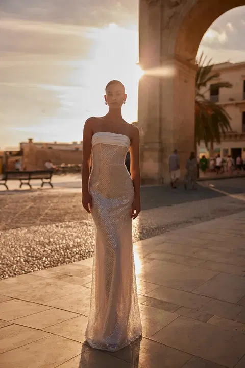 Solla wedding dress by Anne Mariée, straight, lace