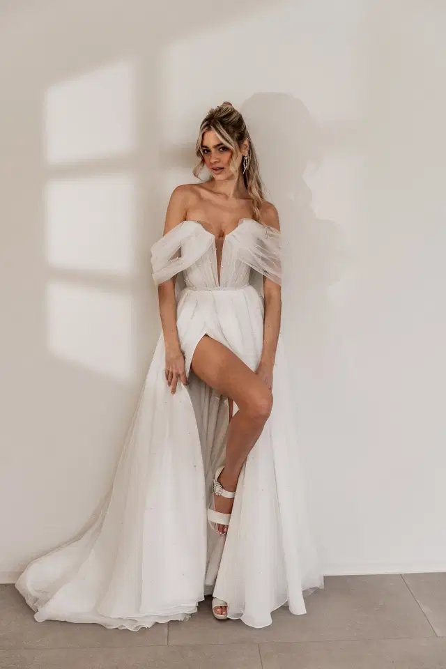Helene by Fan Xia: A-Line silhouette, semi sweetheart neckline, tulle