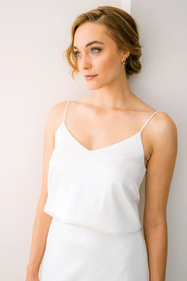 Top Minoa by noni Selected: Two-Piece silhouette, V-neck neckline, sleeveless, satin