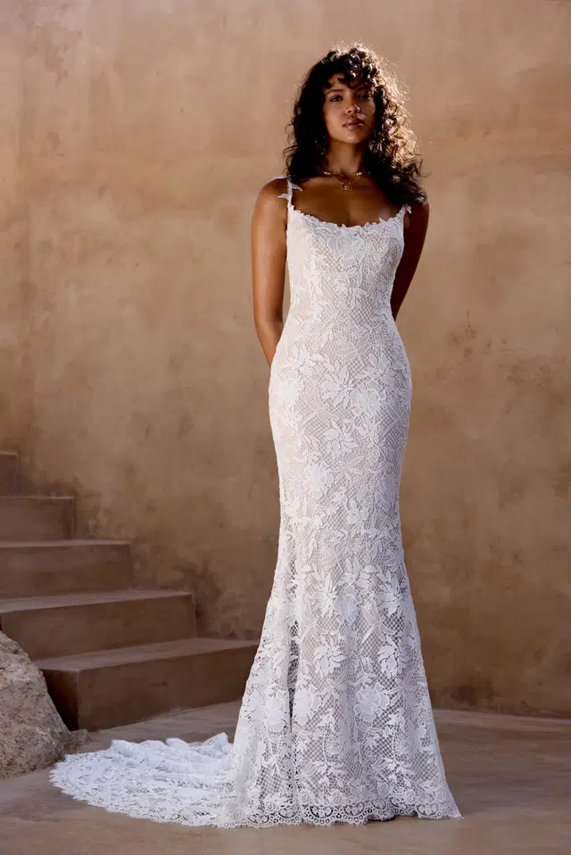 66467 by Lillian West: Trumpet silhouette, sleeveless, lace