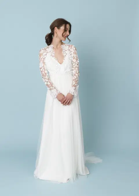 Jardin Blanche wedding dress by Kisui, A-line, tulle