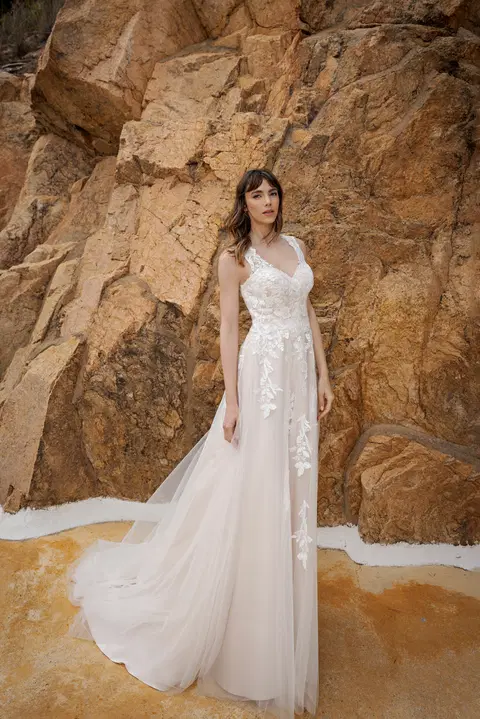 Style LB252 wedding dress by Lohrengel, A-line, tulle