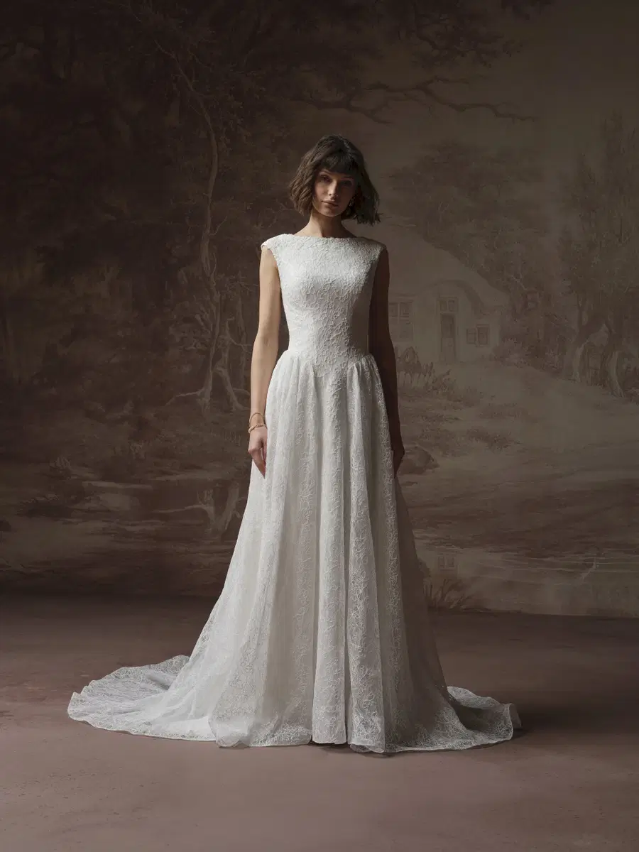 BRIAR by Rebecca Ingram: A-Line silhouette, high / halter neckline, short sleeves, lace