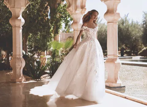 Vogue wedding dress by Enzoani, ball gown, lace