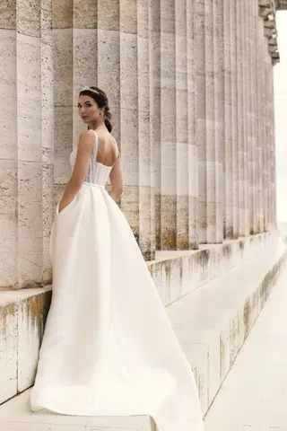 Catharina by Amo & Luv - view 3 of 4