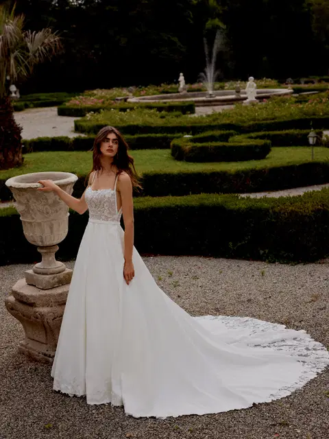 Idris wedding dress by Justin Alexander, A-line, lace