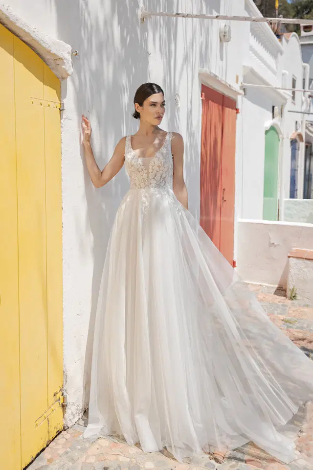 B2452 by AnnAngelex: A-Line silhouette, sweetheart neckline, sleeveless, tulle
