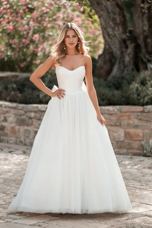 A1311 by Allure Bridals: Ball Gown silhouette, sweetheart neckline, sleeveless, tulle