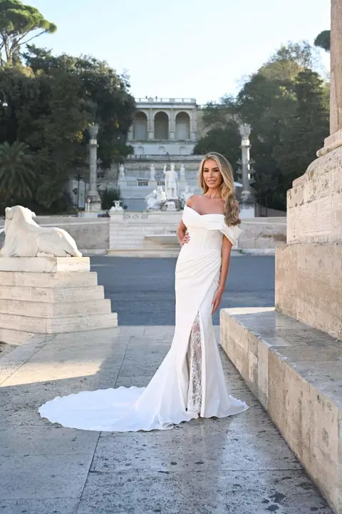 Meringa Brautkleid von Dando London, Gerade, Crepe