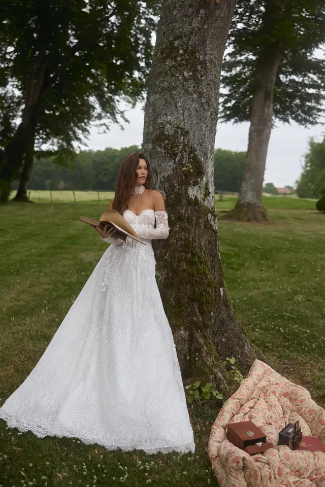 Renata by Anne Mariée: A-Line silhouette, sleeveless, lace