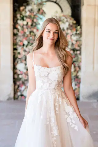 R3805 by Allure Romance - view 3 of 9