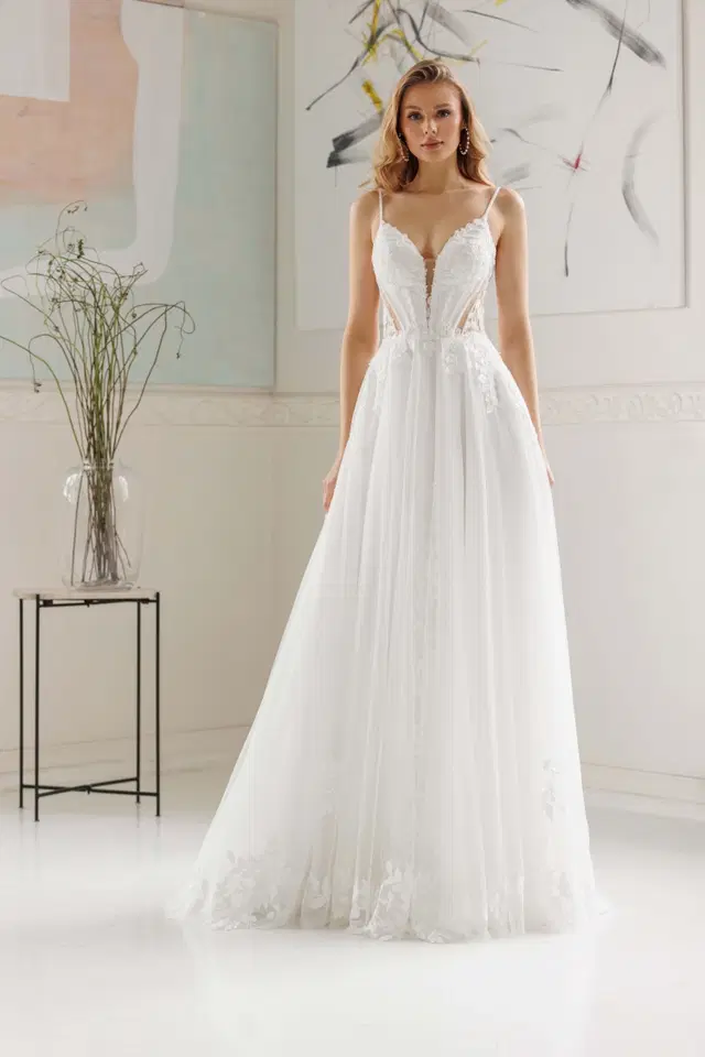 Dolce by Jarice: A-Line silhouette, V-neck neckline, tulle