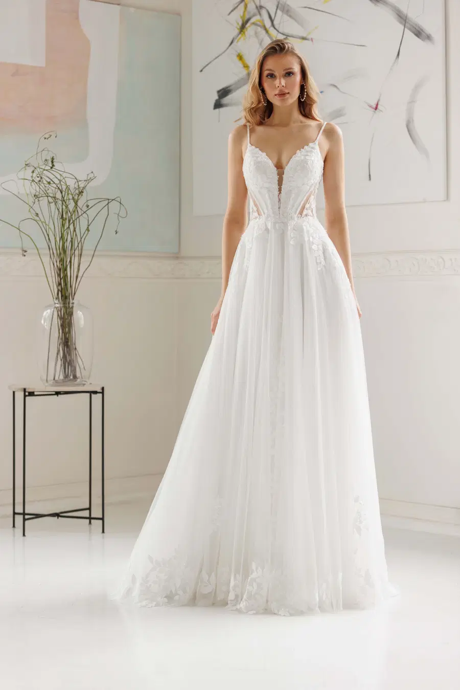 Dolce by Jarice: A-Line silhouette, V-neck neckline, tulle