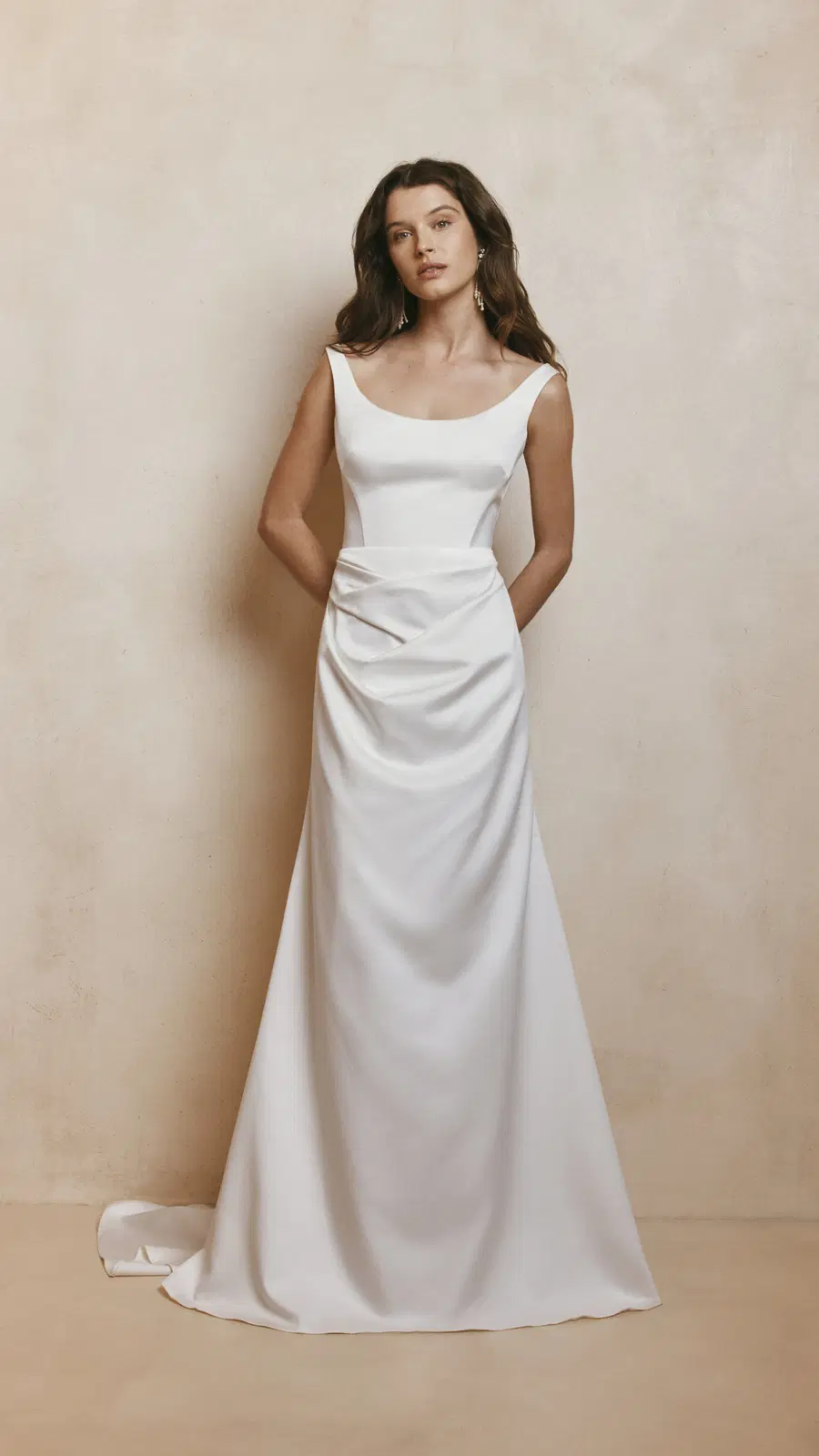 Petra by Anna Kara: Fit & Flare silhouette, scoop neckline, sleeveless, satin