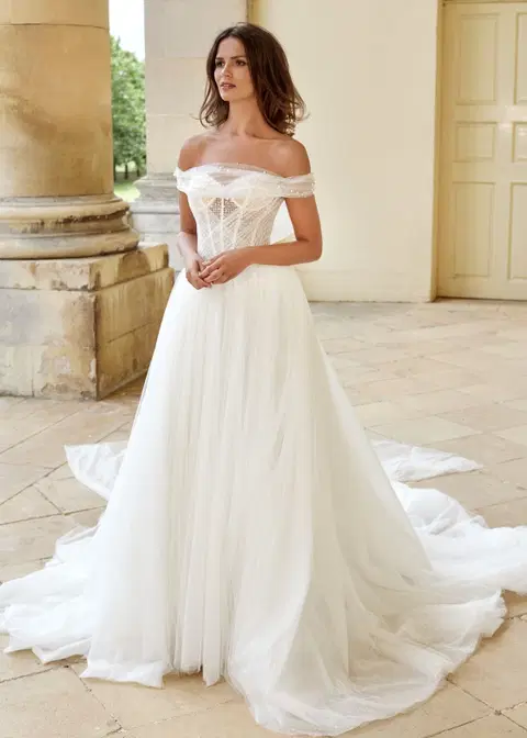 Dazzling wedding dress by Dando London, ball gown, tulle